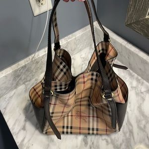 Burberry purse